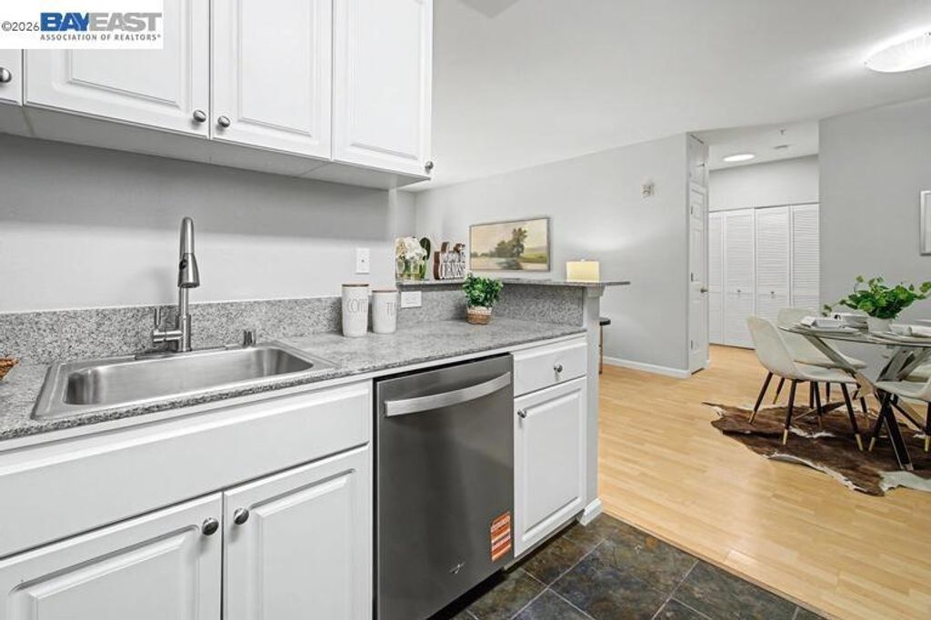 Image 13 of property listing at 401 S Norfolk St 216, San Mateo, CA 94401