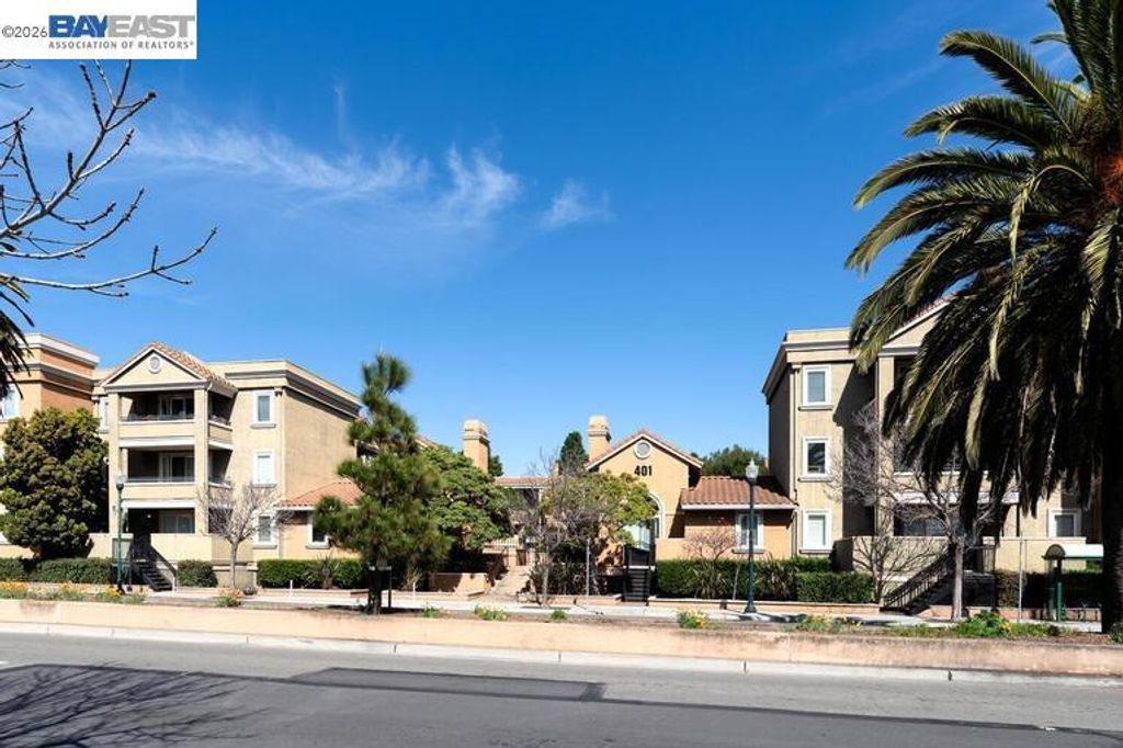 Image 2 of property listing at 401 S Norfolk St 216, San Mateo, CA 94401