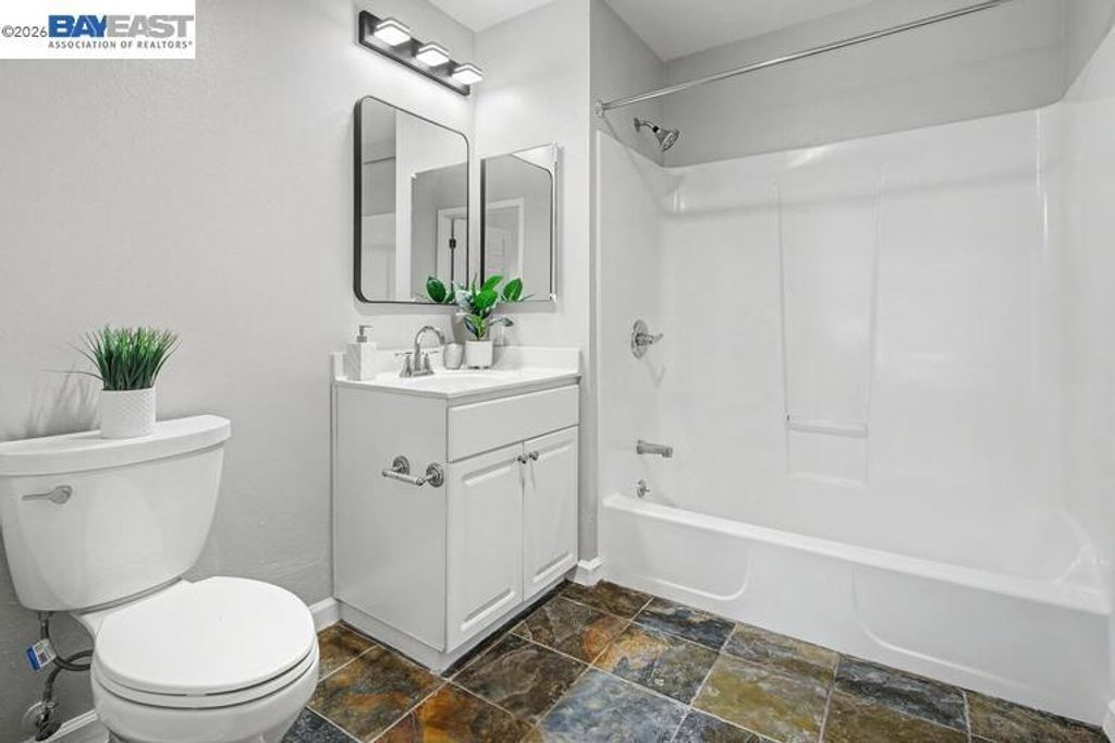 Image 21 of property listing at 401 S Norfolk St 216, San Mateo, CA 94401