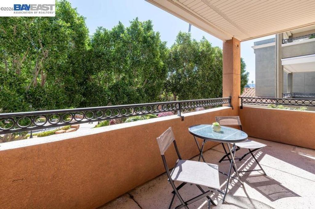 Image 31 of property listing at 401 S Norfolk St 216, San Mateo, CA 94401