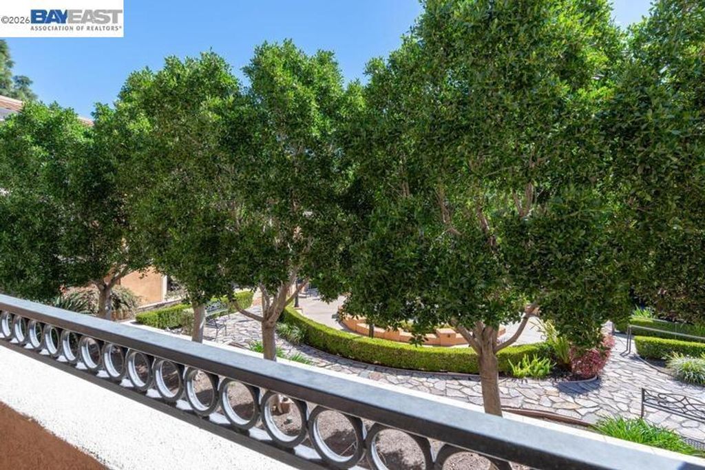 Image 32 of property listing at 401 S Norfolk St 216, San Mateo, CA 94401