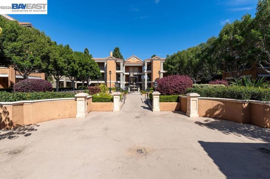 Image 34 of property listing at 401 S Norfolk St 216, San Mateo, CA 94401