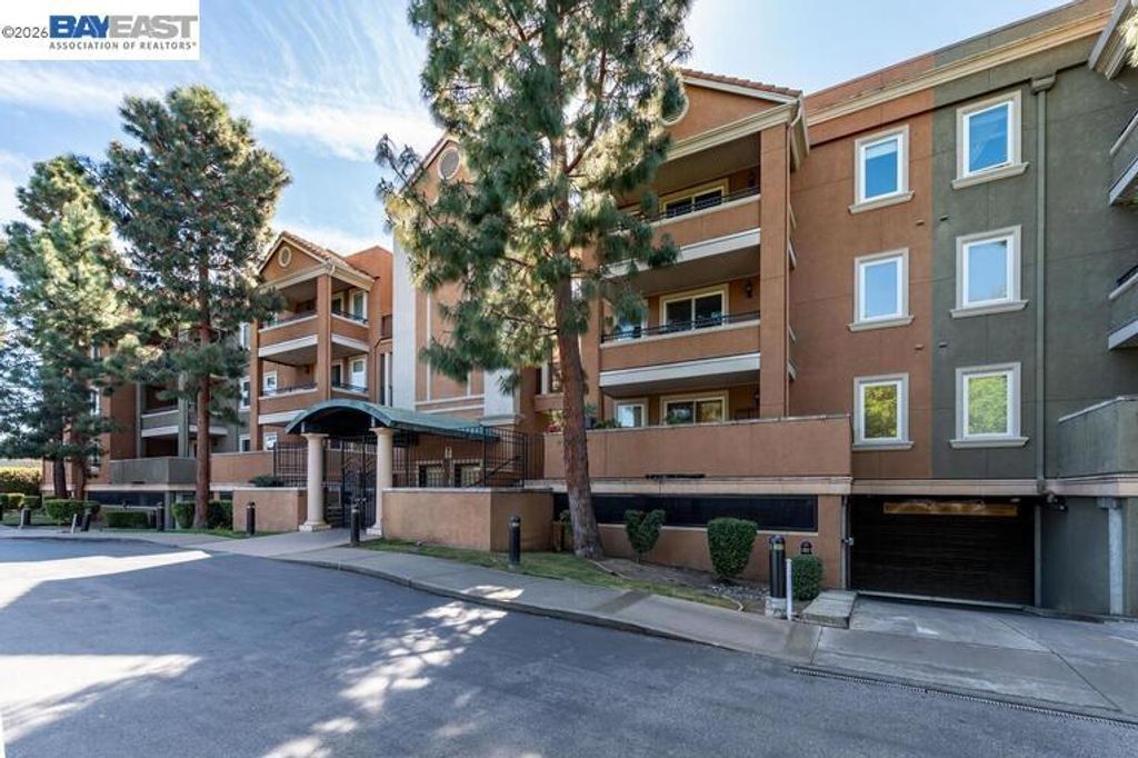 Image 35 of property listing at 401 S Norfolk St 216, San Mateo, CA 94401