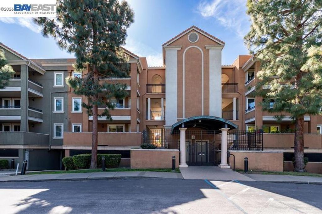 Image 36 of property listing at 401 S Norfolk St 216, San Mateo, CA 94401