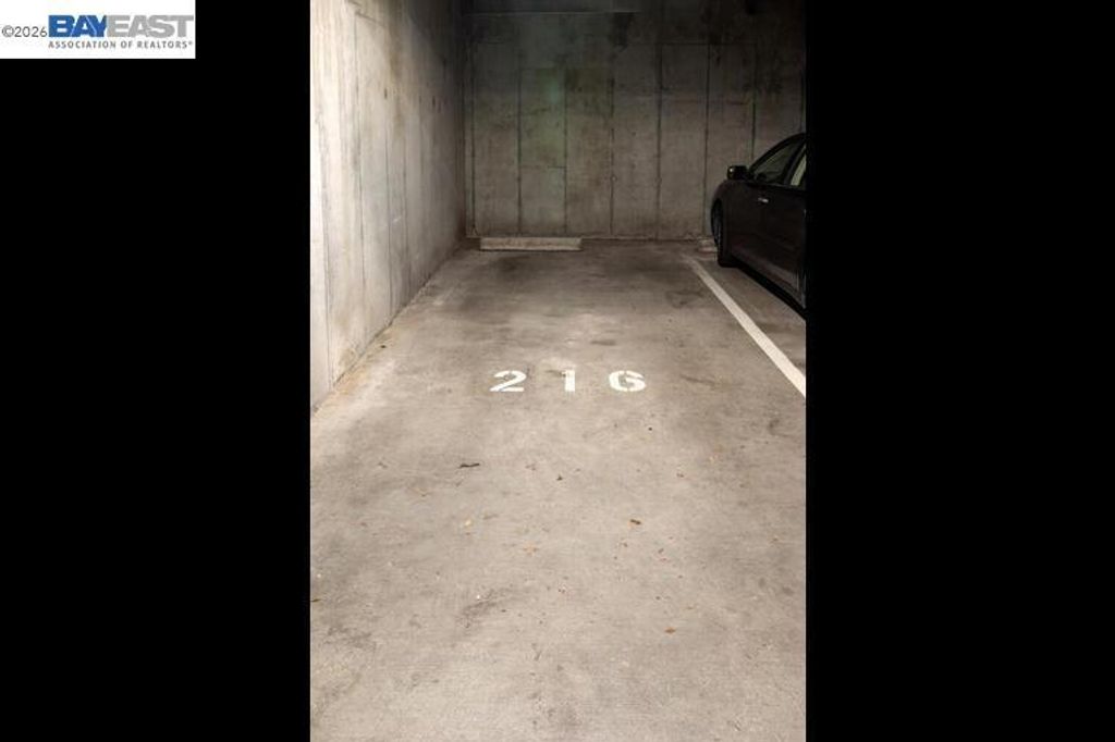 Image 39 of property listing at 401 S Norfolk St 216, San Mateo, CA 94401