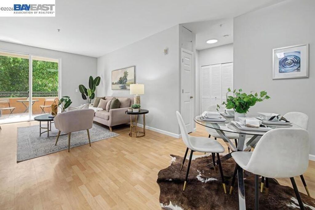 Image 4 of property listing at 401 S Norfolk St 216, San Mateo, CA 94401