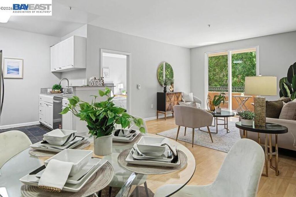 Image 6 of property listing at 401 S Norfolk St 216, San Mateo, CA 94401