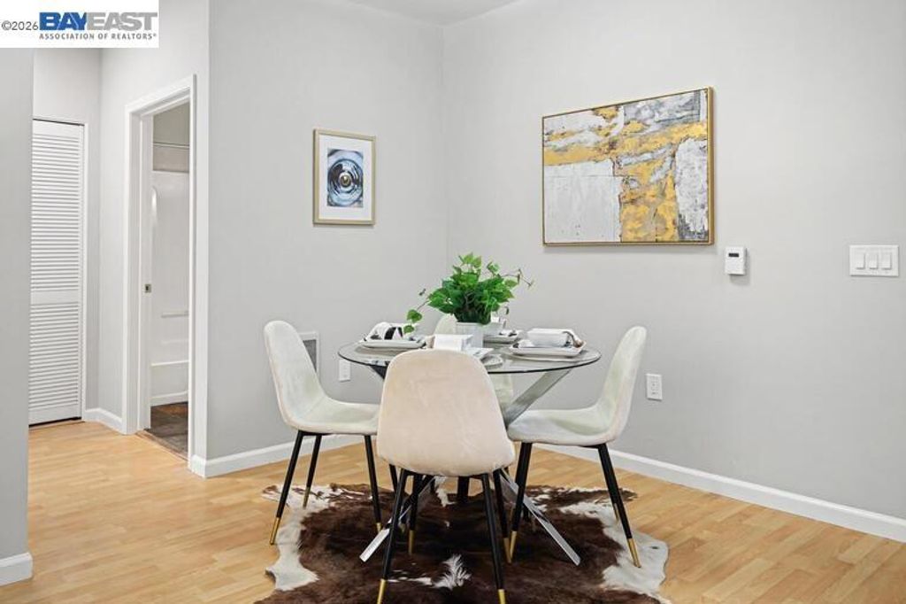 Image 7 of property listing at 401 S Norfolk St 216, San Mateo, CA 94401