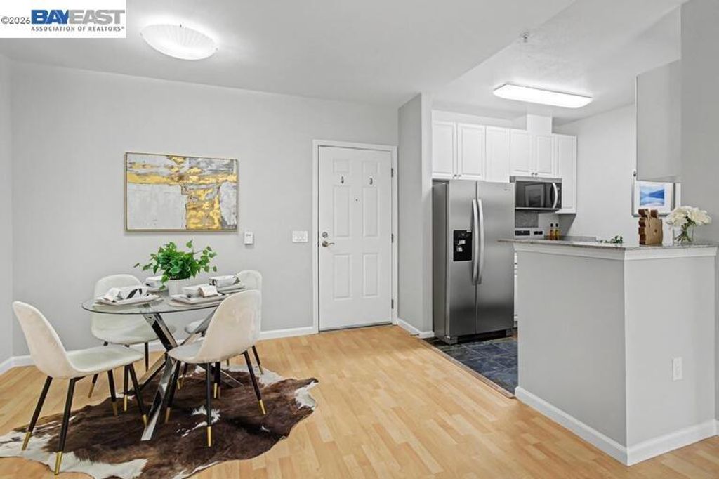 Image 8 of property listing at 401 S Norfolk St 216, San Mateo, CA 94401