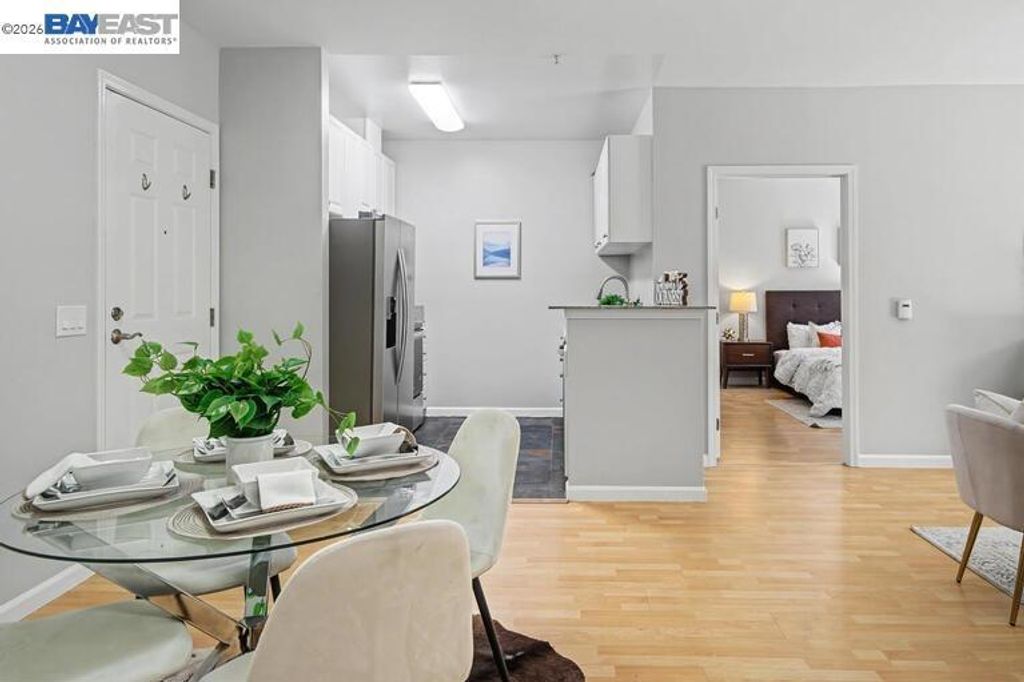 Image 9 of property listing at 401 S Norfolk St 216, San Mateo, CA 94401
