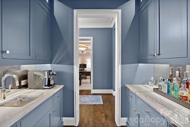 182 Cherokee Road, Charlotte, NC 28207