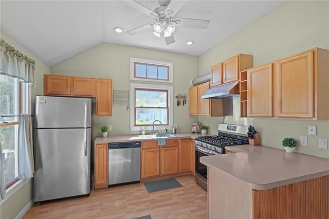 4 Read Avenue, Warren, RI 02885