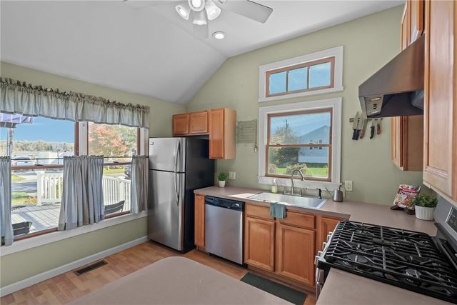 4 Read Avenue, Warren, RI 02885