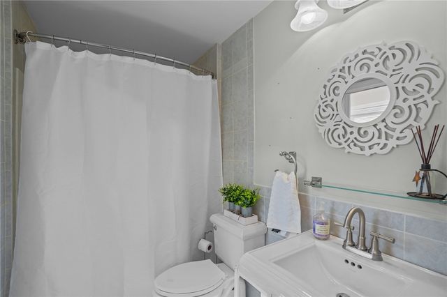 4 Read Avenue, Warren, RI 02885