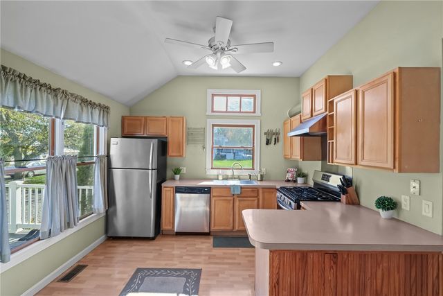 4 Read Avenue, Warren, RI 02885