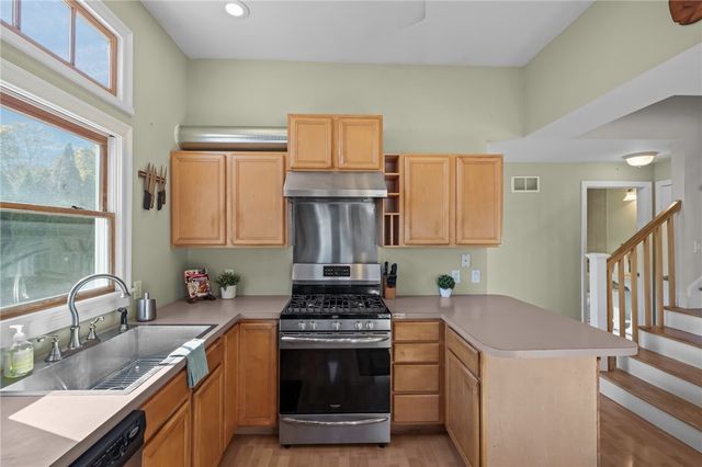 4 Read Avenue, Warren, RI 02885