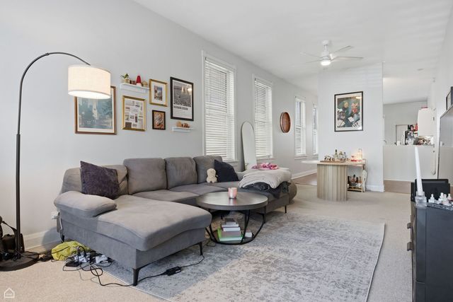 1337 W Barry Avenue, Chicago, IL 60657