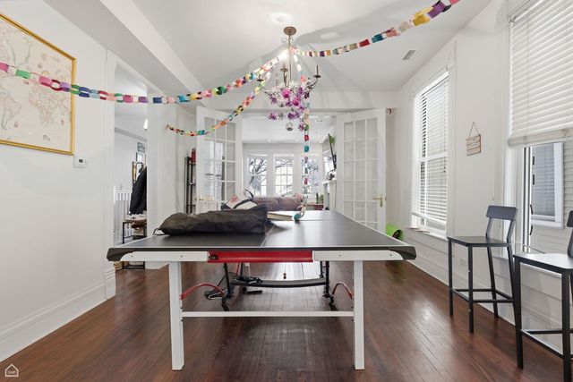 1337 W Barry Avenue, Chicago, IL 60657