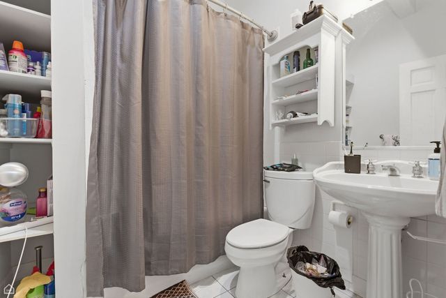 1337 W Barry Avenue, Chicago, IL 60657