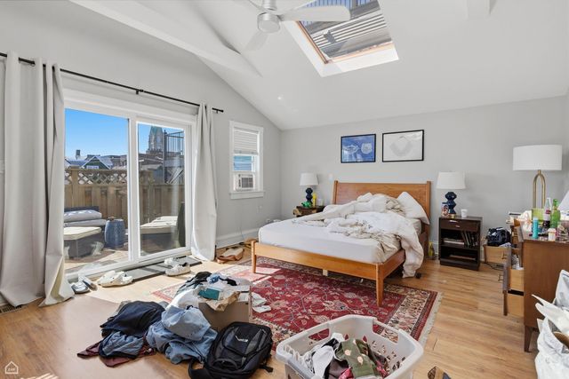 1337 W Barry Avenue, Chicago, IL 60657