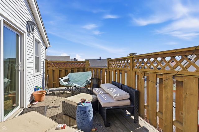 1337 W Barry Avenue, Chicago, IL 60657