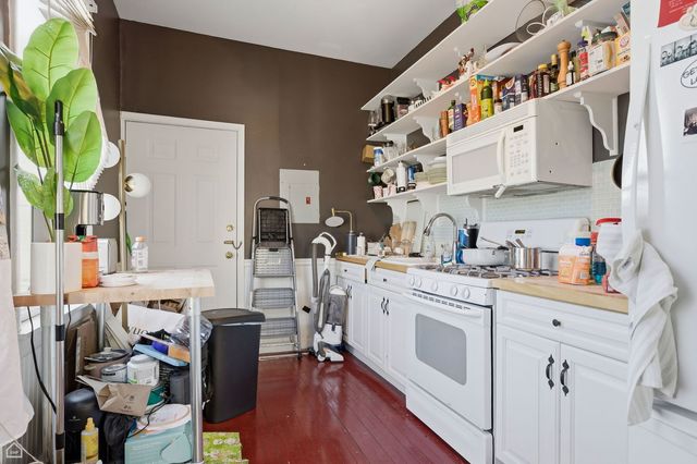 1337 W Barry Avenue, Chicago, IL 60657