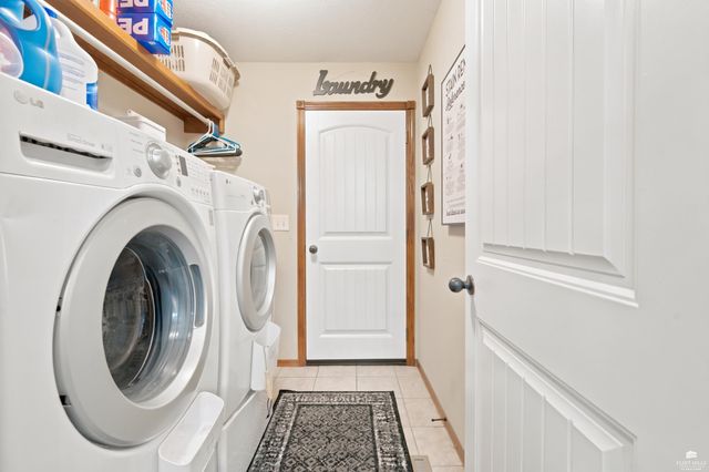 732 Fossilridge Circle, Manhattan, KS 66503