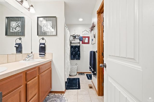 732 Fossilridge Circle, Manhattan, KS 66503