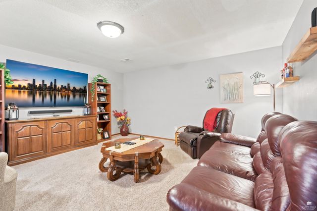 732 Fossilridge Circle, Manhattan, KS 66503