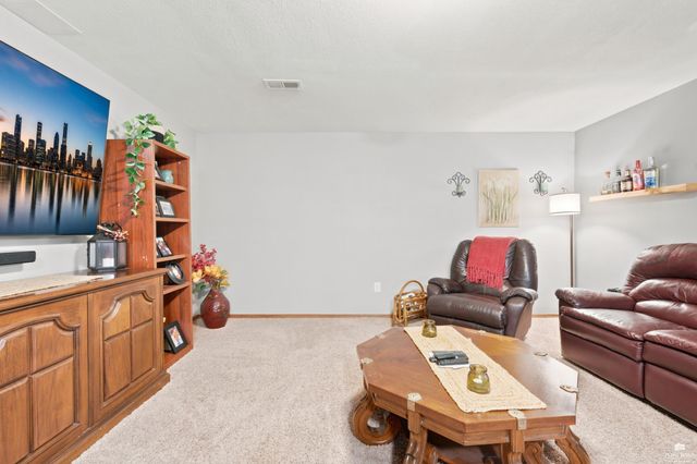 732 Fossilridge Circle, Manhattan, KS 66503