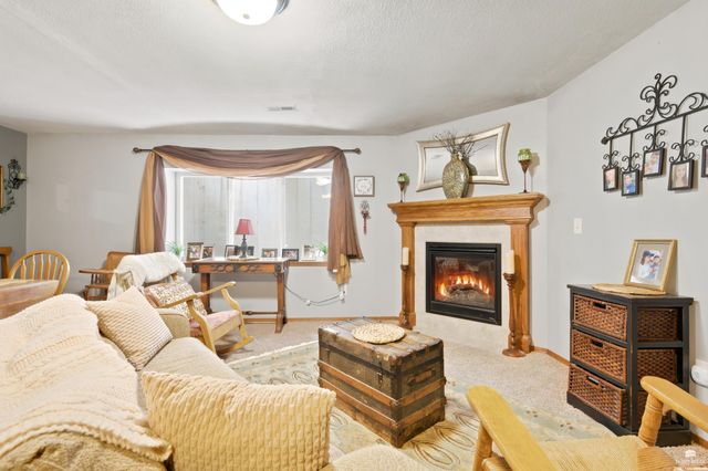 732 Fossilridge Circle, Manhattan, KS 66503