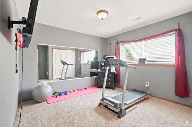 732 Fossilridge Circle, Manhattan, KS 66503