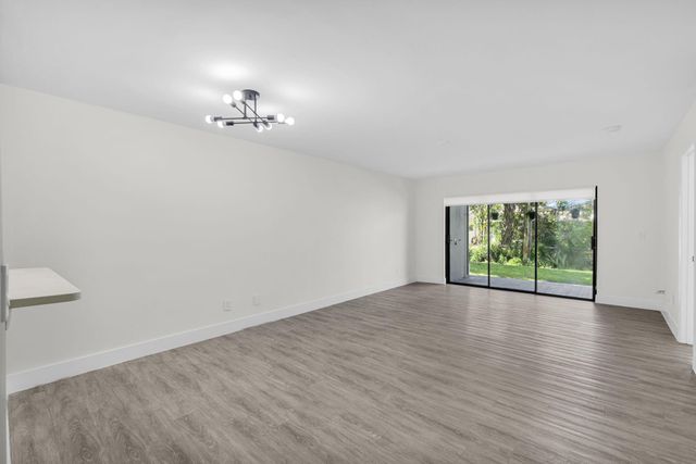 2517 S 17th Street 102, Fort Pierce, FL 34982