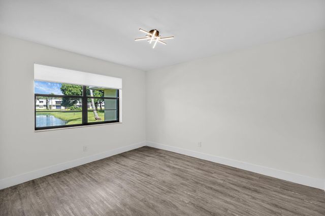2517 S 17th Street 102, Fort Pierce, FL 34982