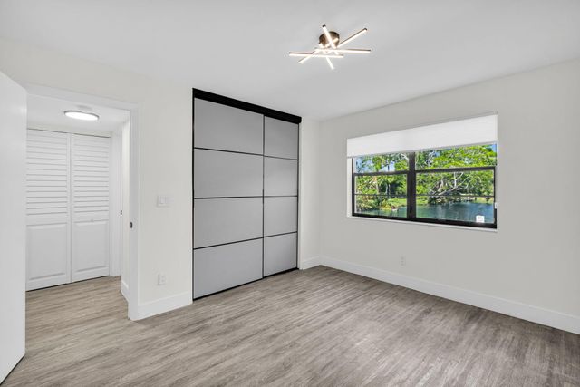 2517 S 17th Street 102, Fort Pierce, FL 34982