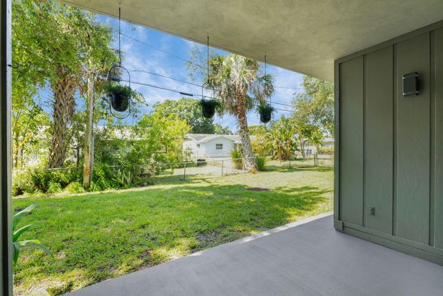 2517 S 17th Street 102, Fort Pierce, FL 34982