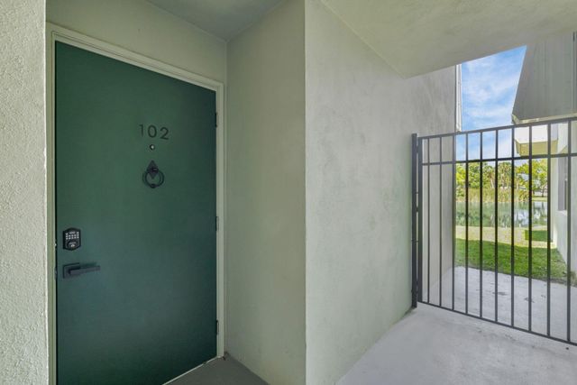2517 S 17th Street 102, Fort Pierce, FL 34982