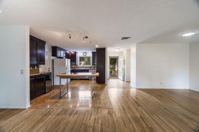 7212 CARRIVEAU Avenue NE, Albuquerque, NM 87110