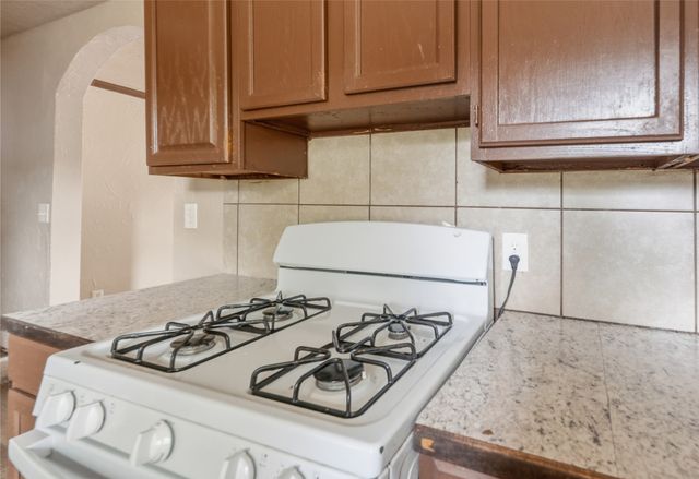 5952 E Marshall Place, Tulsa, OK 74115