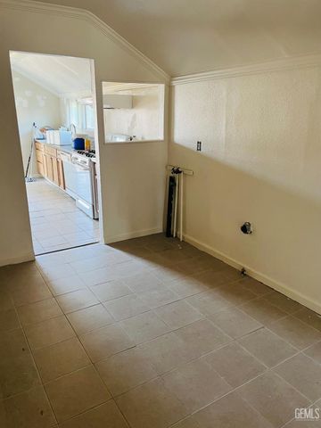 104 Pico Street, Taft, CA 93268