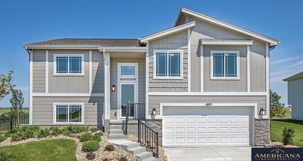 8017 N 113 Street, Omaha, NE 68142