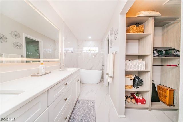 1910 NW 1st PL, Cape Coral, FL 33993