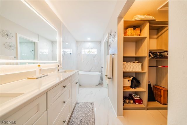 1910 NW 1st PL, Cape Coral, FL 33993