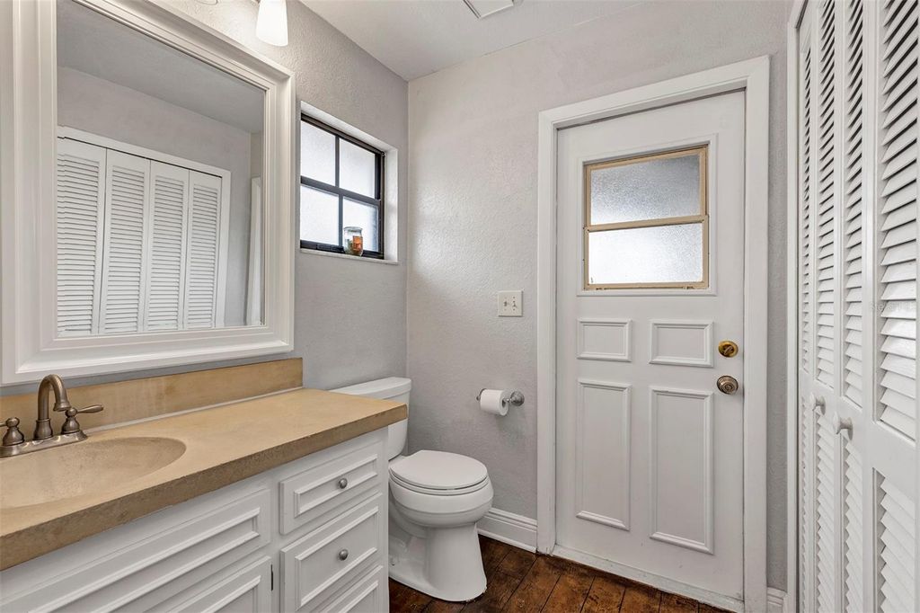 Image 13 of property listing at 1548 BOWMANS TRAIL, Lakeland, FL 33809