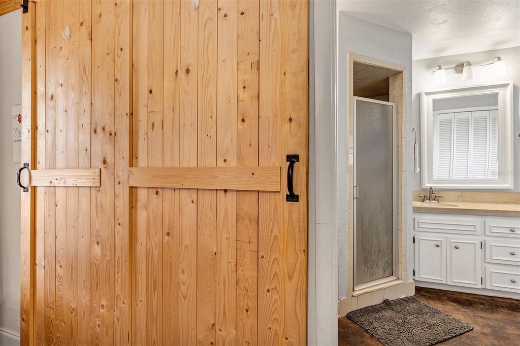 Image 14 of property listing at 1548 BOWMANS TRAIL, Lakeland, FL 33809