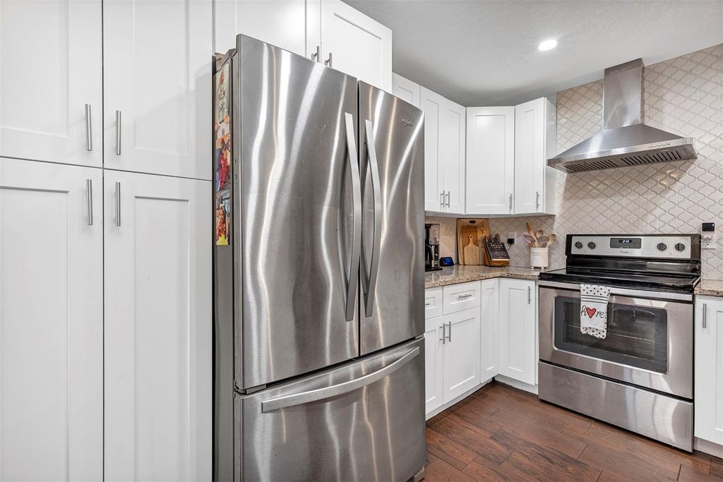 Image 15 of property listing at 1548 BOWMANS TRAIL, Lakeland, FL 33809