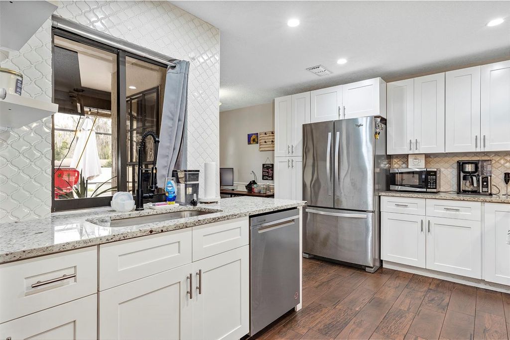 Image 19 of property listing at 1548 BOWMANS TRAIL, Lakeland, FL 33809