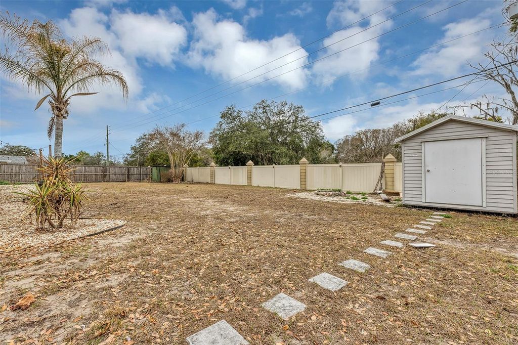 Image 36 of property listing at 1548 BOWMANS TRAIL, Lakeland, FL 33809