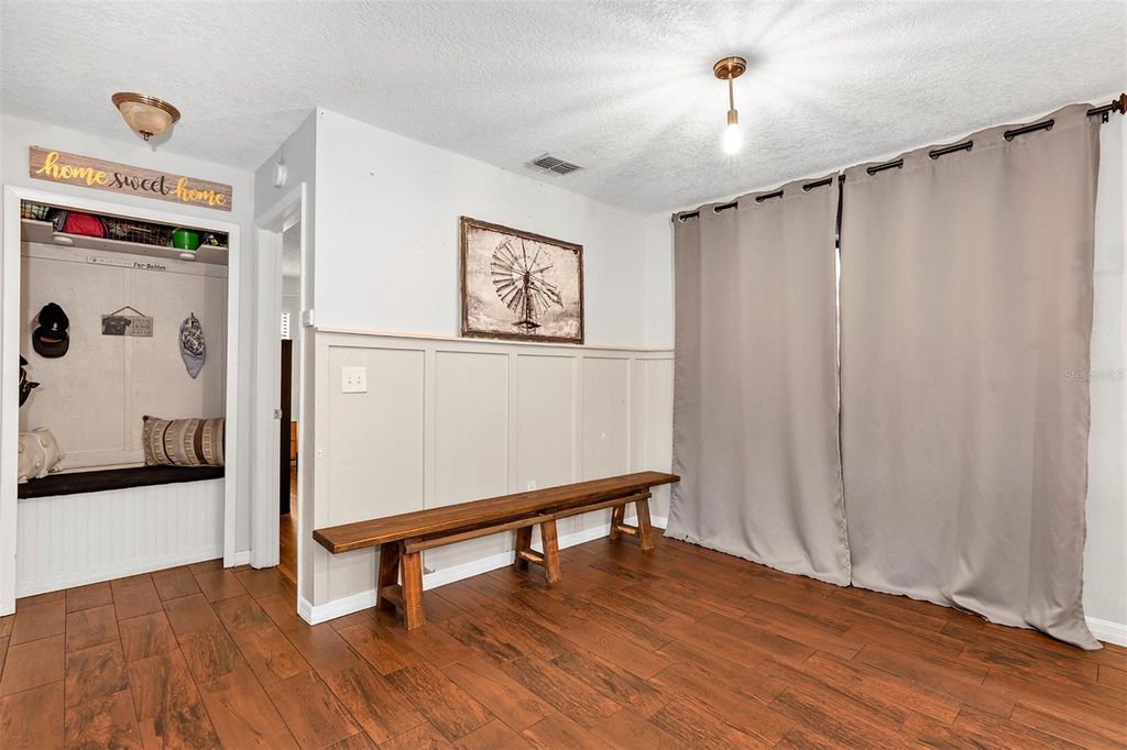 Image 7 of property listing at 1548 BOWMANS TRAIL, Lakeland, FL 33809