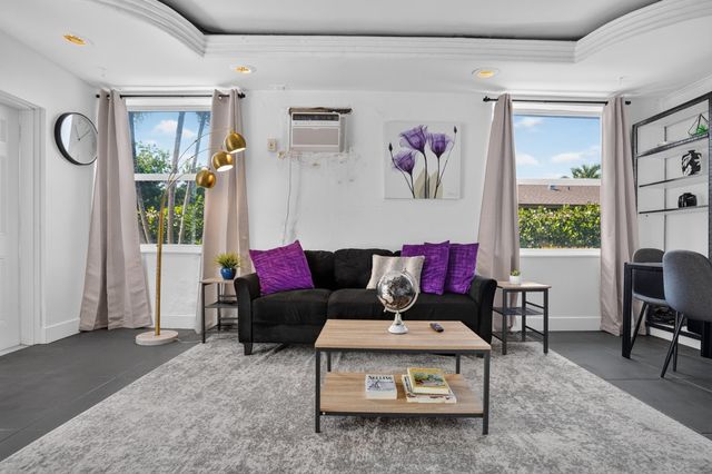 27 NW 14th Avenue C, Delray Beach, FL 33444